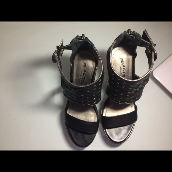 Shoes - Picture 7 of 8